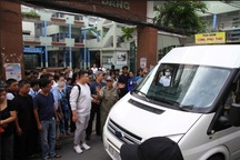 Linh cữu cậu học trò tử vong do cây bật gốc đi qua, vĩnh biệt trường học