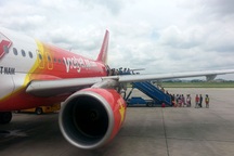 Nam hành khách gây rối trên máy bay, đòi... vào nhà vệ sinh