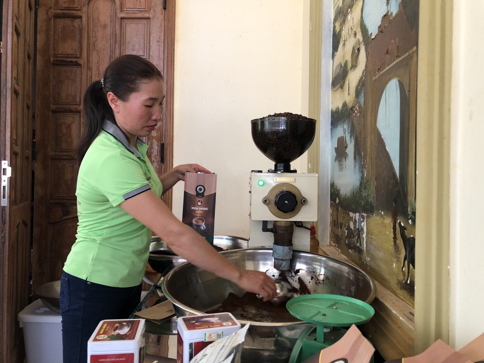 Vợ chồng nông dân mày mò làm cà phê sạch, kiếm hơn 1 tỷ đồng/năm - 3 Vợ chồng nông dân mày mò làm cà phê sạch, kiếm hơn 1 tỷ đồng/năm - 3