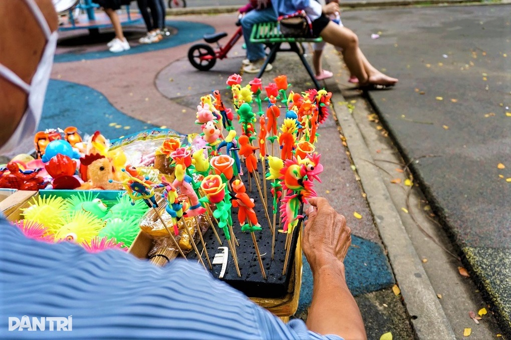 Chuyện người Xuân La, 30 năm ngồi vọc bột, nặn đồ chơi chim cò - 4 Chuyện người Xuân La, 30 năm ngồi vọc bột, nặn đồ chơi chim cò - 4