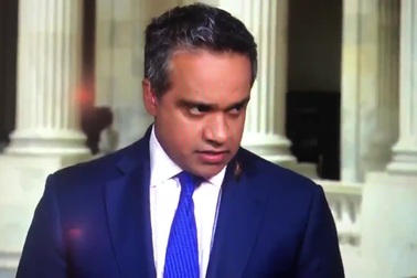 Phóng viên gặp sự cố bất ngờ khi đang lên sóng trực tiếp