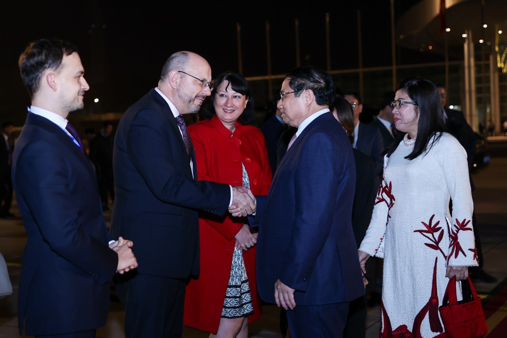 Thủ tướng Phạm Minh Chính và Phu nhân lên đường sang châu Âu - 2 Thủ tướng Phạm Minh Chính và Phu nhân lên đường sang châu Âu - 2