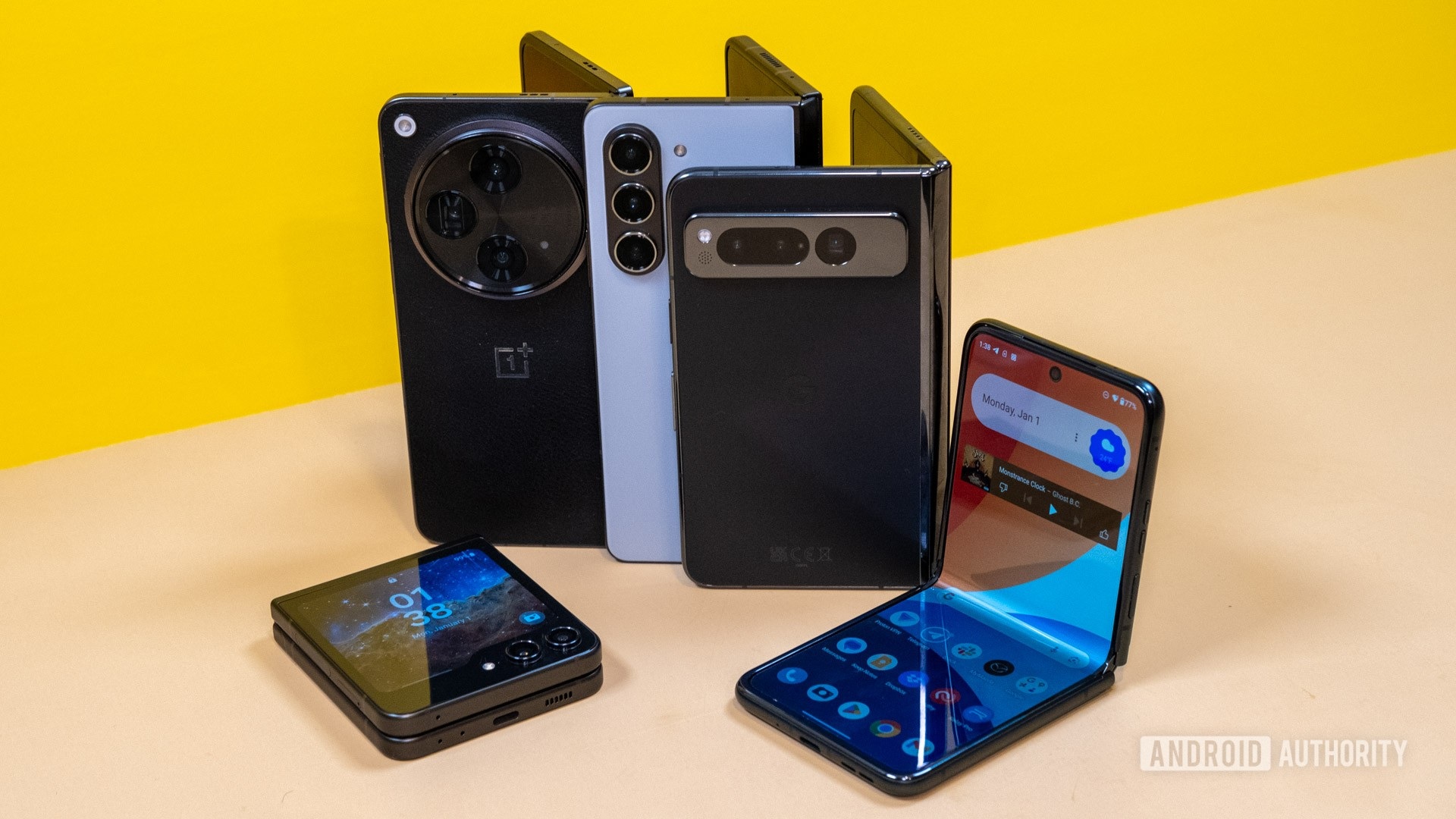 Samsung, katlanabilir ekranlı akıllı telefon pazarında tahtını kaybetti - 1 Samsung mất ngôi vương trên thị trường smartphone màn hình gập - 1
