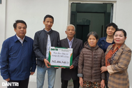 Trao hơn 340 triệu đồng bạn đọc giúp đỡ gia đình người bệnh binh ở Thủ đô