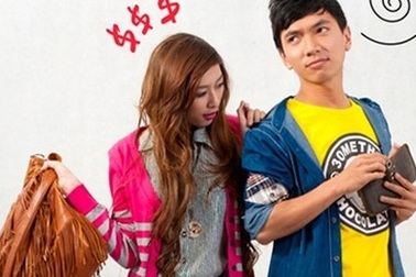 Chàng trai mời bạn gái ăn cơm còn đòi chia đôi tiền đi chợ