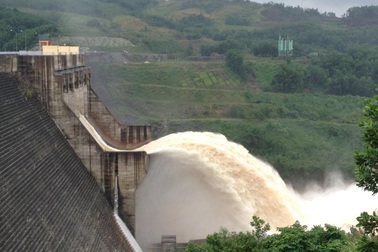 Chiều nay Thủy điện Sông Tranh tiến hành xả lũ