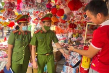 Đảm bảo an toàn cháy nổ tại chợ Trung thu truyền thống Hà Nội