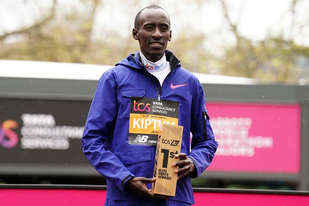 Kỷ lục gia marathon Kiptum muốn được so tài cùng Kipchoge - 1 Kỷ lục gia marathon Kiptum muốn được so tài cùng Kipchoge - 1
