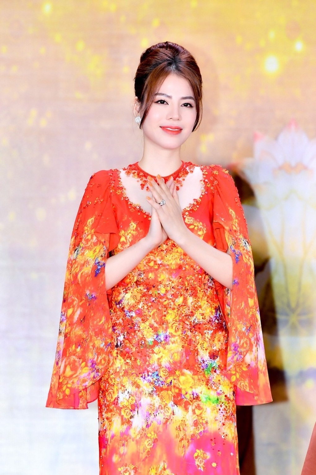 NTK Thoa Trần bùng nổ với Fashion show Bông hồng vàng - 1 NTK Thoa Trần bùng nổ với Fashion show Bông hồng vàng - 1