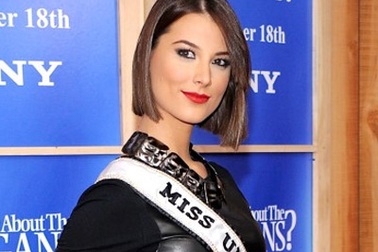 Hoa hậu Hoàn vũ cắt tóc ngắn