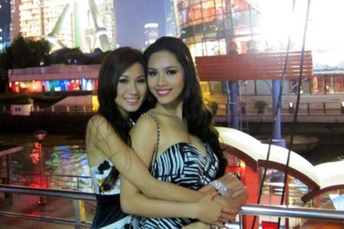 Hoàng My và các người đẹp ngắm cảnh Thượng Hải về đêm