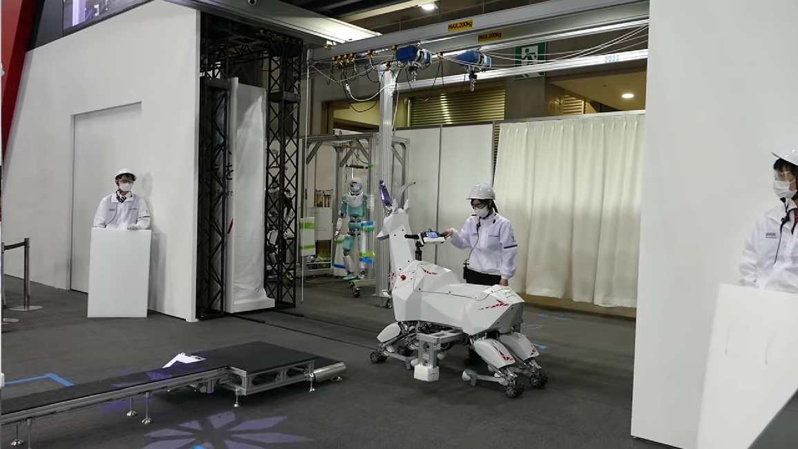 Kawasaki ra mắt robot dê rừng, chở được người - 1 Kawasaki ra mắt robot dê rừng, chở được người - 1