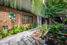 Nhà có khu vườn, bể cá Koi đẹp như resort của vợ chồng trẻ ở Đà Nẵng