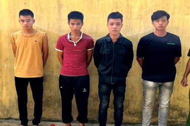 Dùng súng uy hiếp, bắt giữ người rồi dàn cảnh "qua mặt" công an