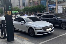 Xe sang Genesis G80 vừa ra mắt đã bị bắt gặp chạy taxi ở Hàn Quốc