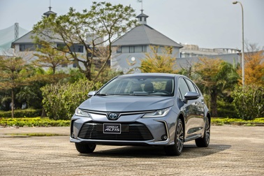 Toyota Corolla Altis được giảm giá gần 100 triệu đồng tại đại lý