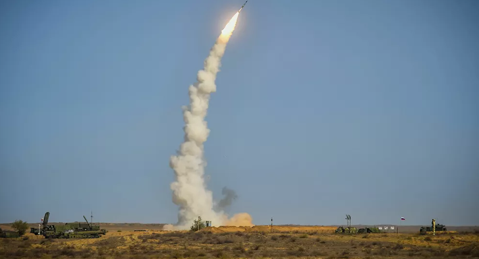 Mỹ lo lắng khi đồng minh đồng loạt mua Rồng lửa S-400 Nga - 1 Mỹ lo lắng khi đồng minh đồng loạt mua Rồng lửa S-400 Nga - 1