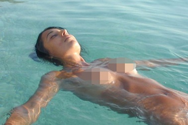 Những bãi 'tắm tiên' khiến bạn phải bỏng mắt