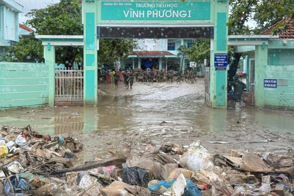 Bác sĩ cảnh báo loạt bệnh dễ bùng phát sau lũ - 1