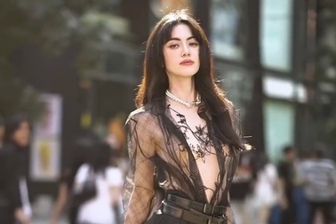 Lisa, Mai Davikah mê mẩn các thiết kế Việt