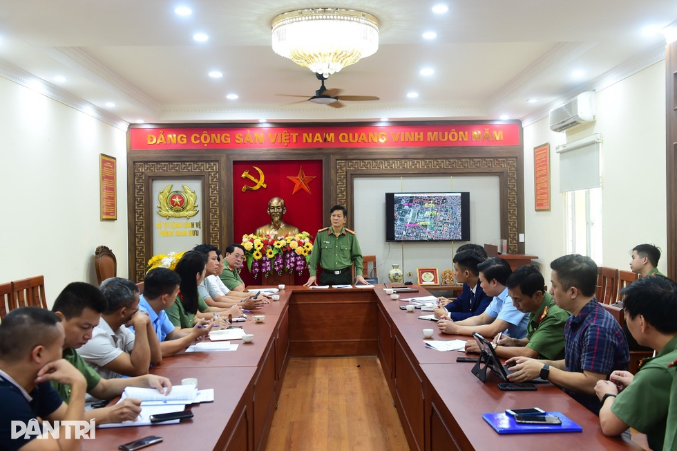 Thủ tướng Hà Lan đạp xe dạo phố và chuyện hậu trường của sĩ quan cảnh vệ - 1 Thủ tướng Hà Lan đạp xe dạo phố và chuyện hậu trường của sĩ quan cảnh vệ - 1
