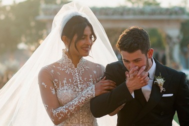 Nick Jonas liên tục đưa vợ hơn 10 tuổi đi nghỉ trăng mật