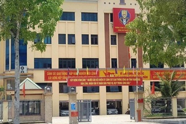 Sử dụng ma túy, một Cảnh sát giao thông bị tước quân tịch