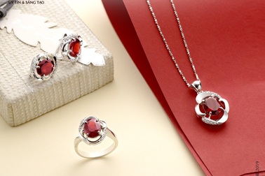 Đá Garnet - Thạch lựu đỏ hồng cho khởi đầu năm mới may mắn hy vọng