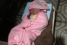 Bé gái 1 tháng tuổi bị bỏ rơi trước cổng mái ấm tình thương