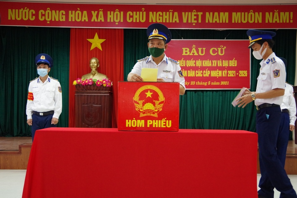Lực lượng vũ trang luân phiên đi bầu cử để phòng xuất nhập cảnh trái phép - 2 Lực lượng vũ trang luân phiên đi bầu cử để phòng xuất nhập cảnh trái phép - 2
