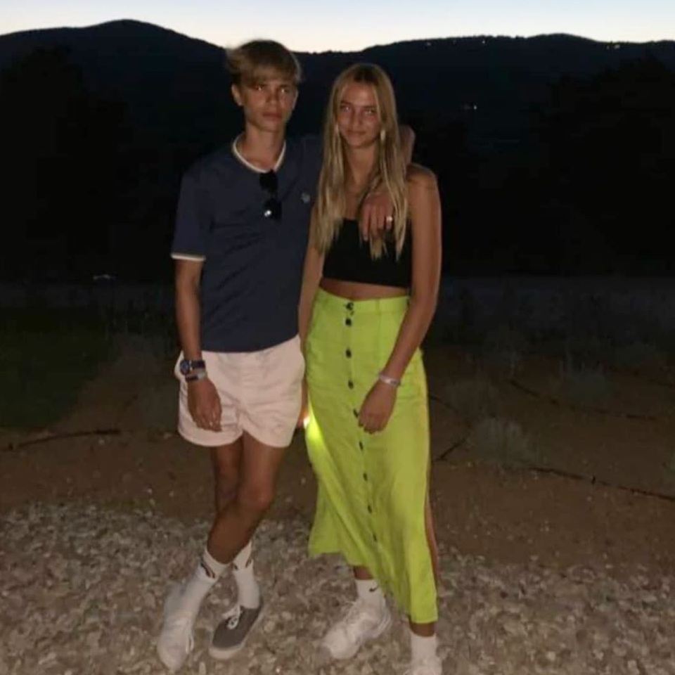 Romeo Beckham tình tứ bên bạn gái - 7 Romeo Beckham tình tứ bên bạn gái - 7