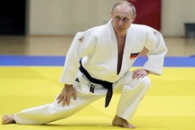 Liên đoàn Judo quốc tế tước chức danh của tổng thống Nga Vladimir Putin