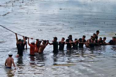 Điện lực Long An xuyên đêm khắc phục sự cố lưới điện do thiên tai