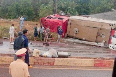 Lật xe cứu hỏa ở Bình Phước, 2 chiến sĩ hy sinh