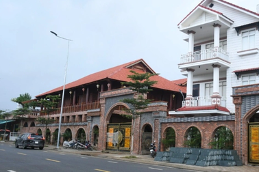 Bí thư Quảng Ngãi: Không dung túng đại gia xây biệt thự lấn đất