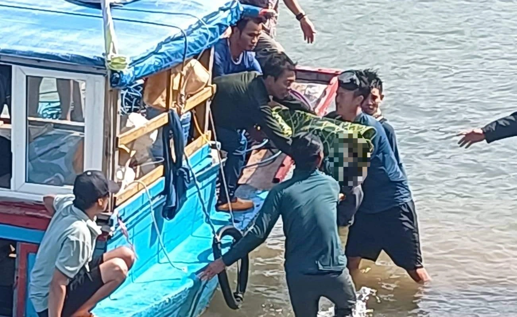 Bé trai 5 tuổi đuối nước khi đi thả lưới cùng bố mẹ - 2 Bé trai 5 tuổi đuối nước khi đi thả lưới cùng bố mẹ - 2