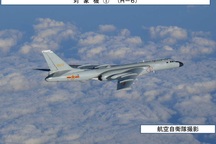 Trung Quốc lộ phiên bản máy bay ném bom cải tiến khi tuần tra với Nga