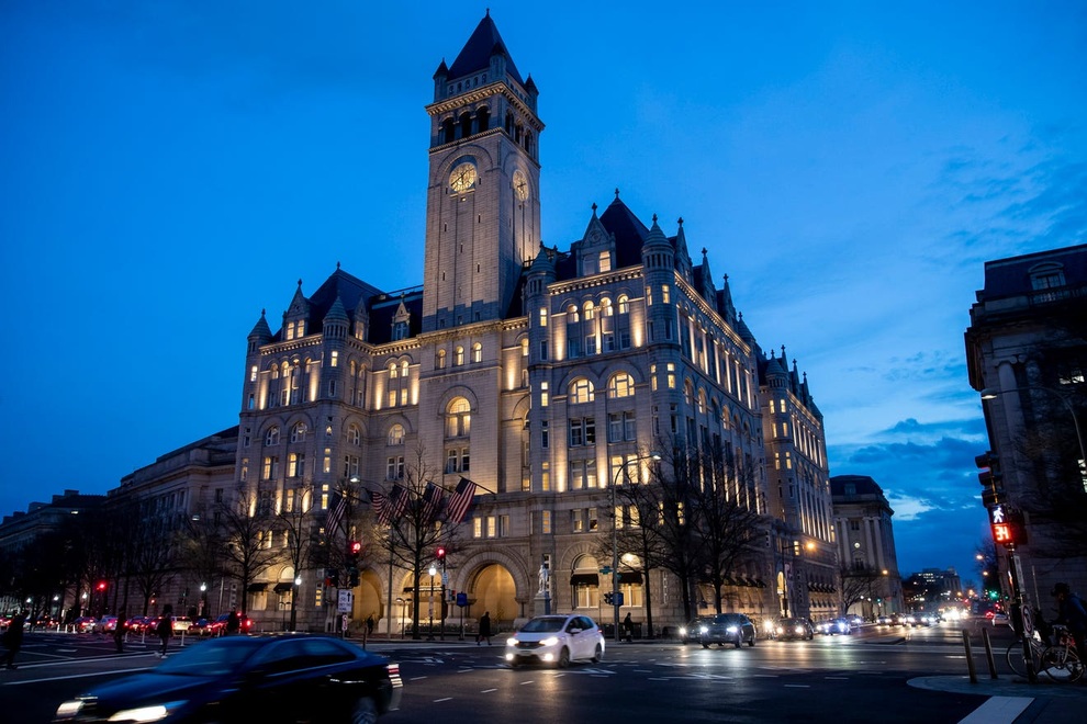 Tập đoàn ông Trump vừa bán xong khách sạn gần Nhà Trắng sau 2 năm chật vật - 1 Tập đoàn ông Trump vừa bán xong khách sạn gần Nhà Trắng sau 2 năm chật vật - 1