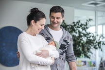 Nữ Thủ tướng New Zealand bế con mới sinh tới họp Liên Hợp Quốc