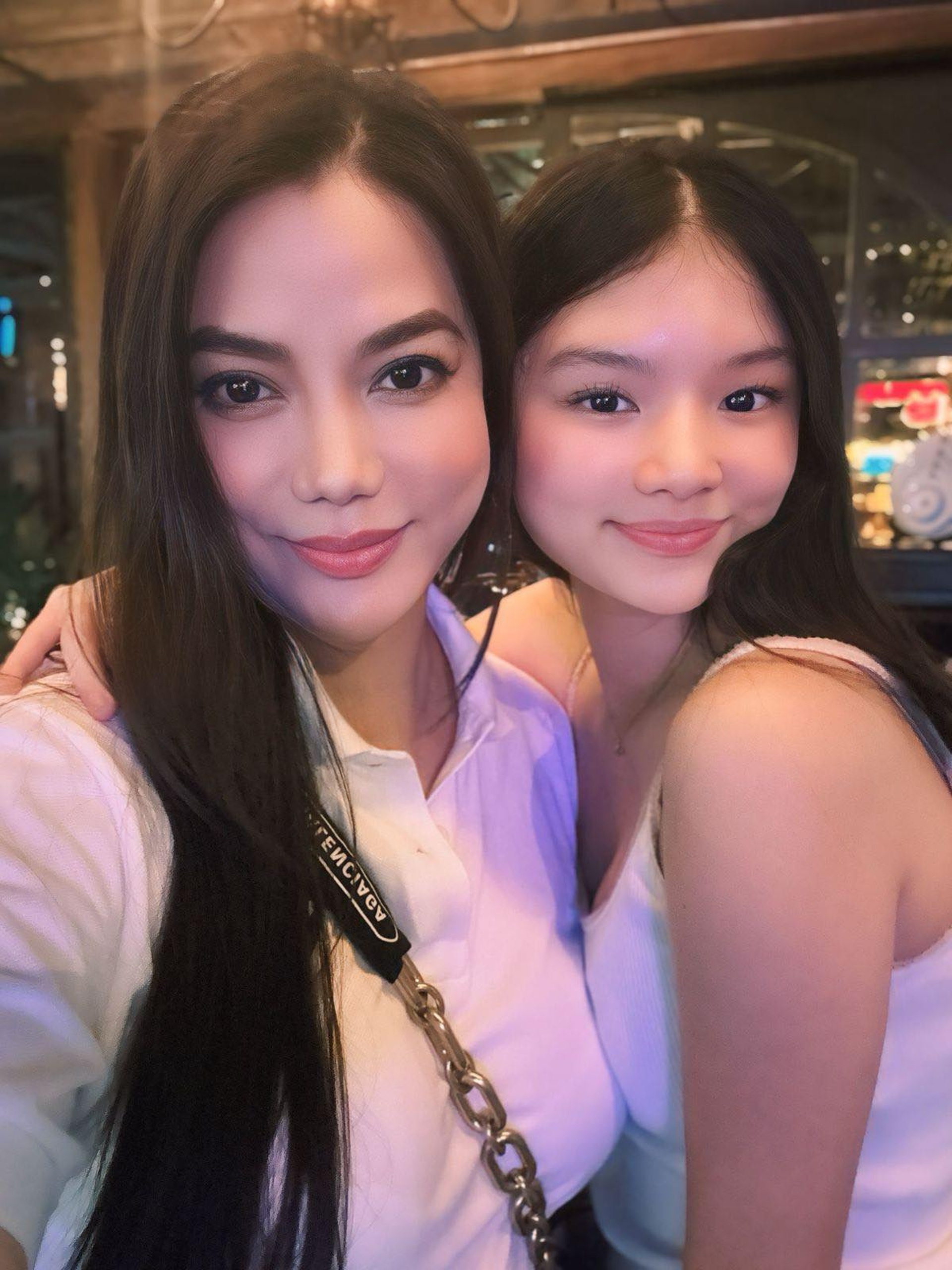 Con gái 17 tuổi của Trương Ngọc Ánh: Cao hơn 1,7m, được khuyên thi hoa hậu - 1 Con gái 17 tuổi của Trương Ngọc Ánh: Cao hơn 1,7m, được khuyên thi hoa hậu - 1
