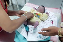 Bé sơ sinh bị bỏ rơi trước cổng nhà dân lúc nửa đêm