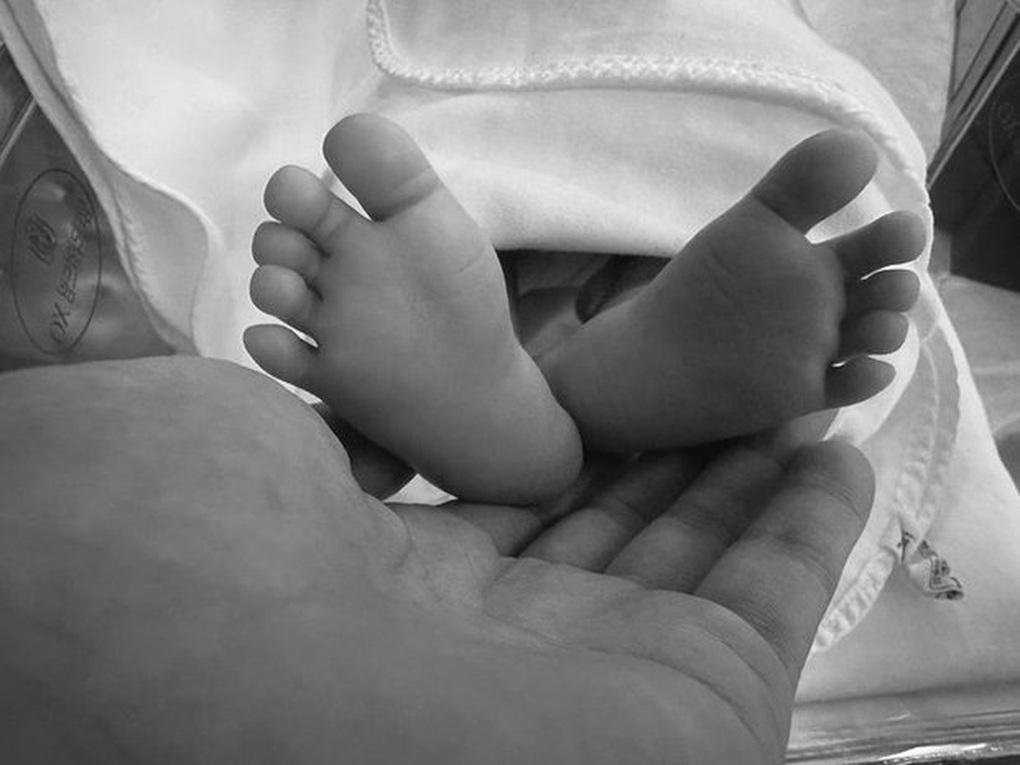Mẹ bỉm sữa Son Ye Jin lần đầu khoe quý tử, nhắn nhủ yêu thương tới ông xã - 1 Mẹ bỉm sữa Son Ye Jin lần đầu khoe quý tử, nhắn nhủ yêu thương tới ông xã - 1