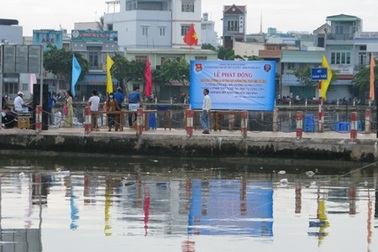 Ngập tràn rác trong ngày phát động...tuyến đường kiểu mẫu