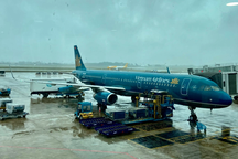 30 chuyến bay từ Tân Sơn Nhất chậm, chuyển hướng vì mưa lớn