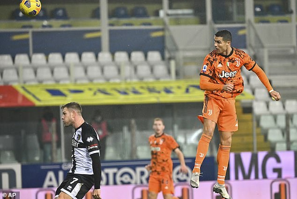 C.Ronaldo tỏa sáng rực rỡ, Juventus đại thắng Parma - 2 C.Ronaldo tỏa sáng rực rỡ, Juventus đại thắng Parma - 2