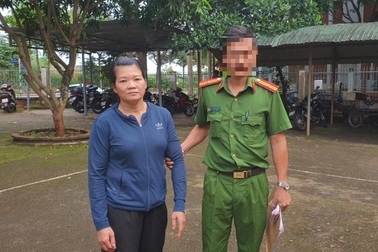 Đánh tráo hơn 300 tờ vé số của người khiếm thị vì... nằm mơ trúng số