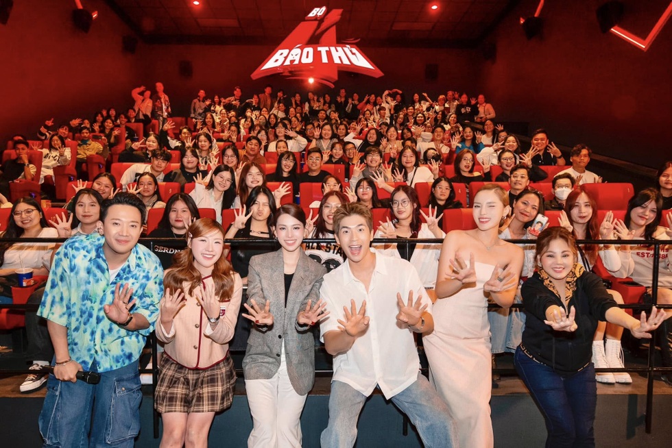 Hoa hậu Tiểu Vy: Tôi từng nhiều lần từ chối đi chơi riêng với Quốc Anh - 10 Hoa hậu Tiểu Vy: Tôi từng nhiều lần từ chối đi chơi riêng với Quốc Anh - 10