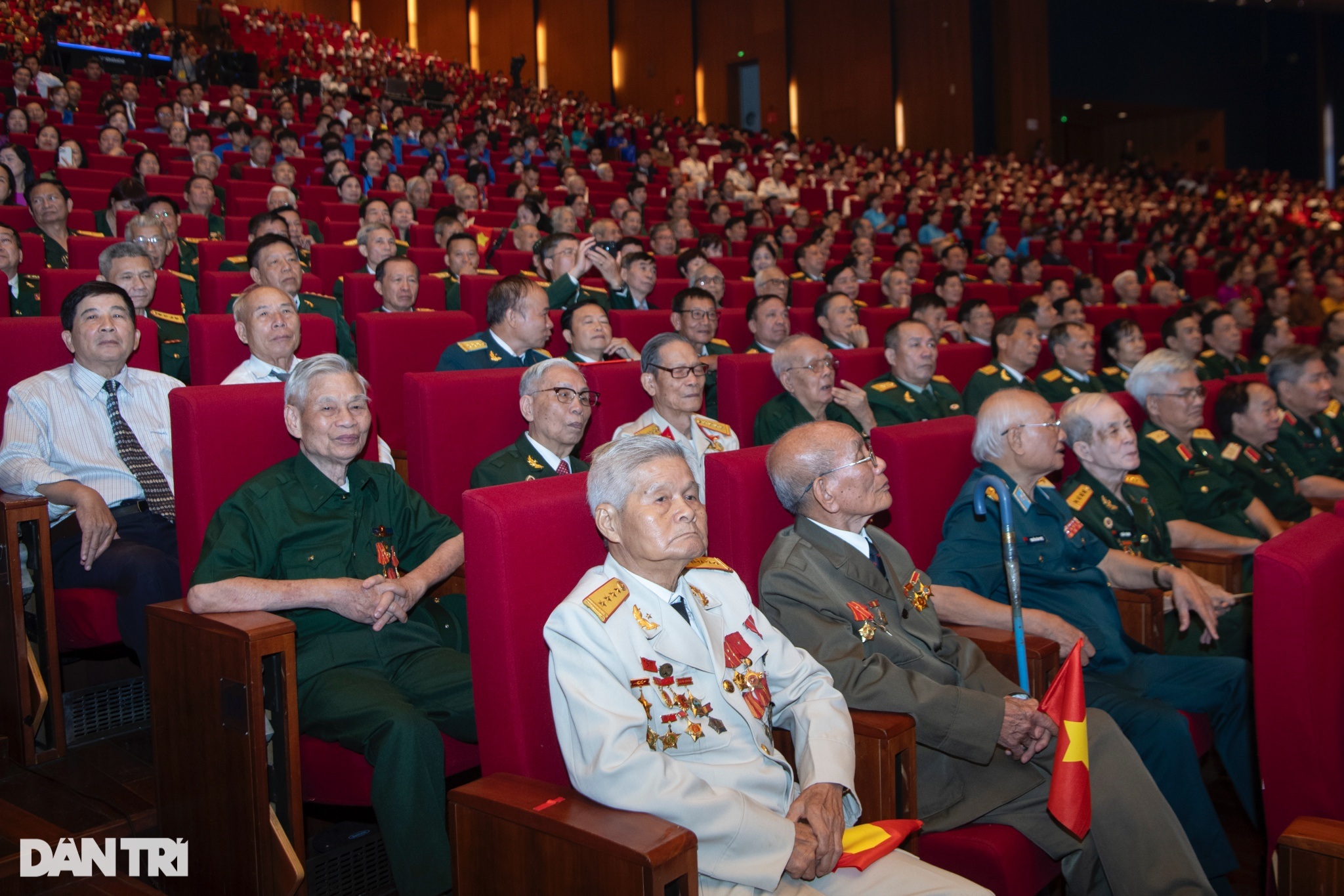 View - Toàn cảnh Lễ kỷ niệm cấp quốc gia 70 năm Ngày Giải phóng Thủ đô | Báo Dân trí