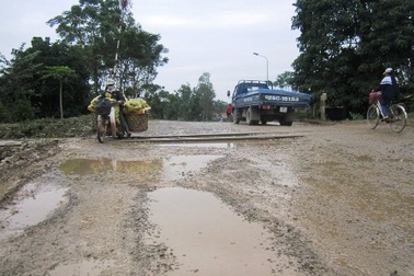 Quốc lộ "chiến lược" nát như tương!