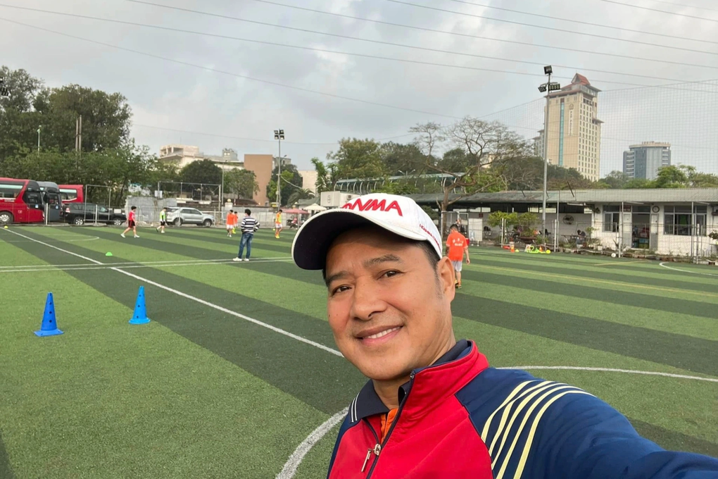 Cựu danh thủ Hồng Sơn dấn thân showbiz: Tôi muốn làm mới mình - 3 Cựu danh thủ Hồng Sơn dấn thân showbiz: Tôi muốn làm mới mình - 3